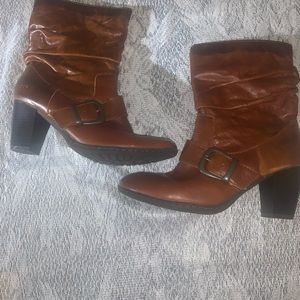 B.Ø.C Caramel Brown Buckle Slouch Heel Boot US 8.5